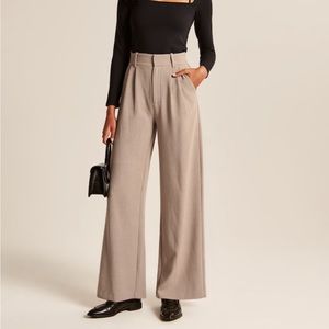 Abercrombie & Fitch Elevated Wide Leg Pants in Black (Size S)
